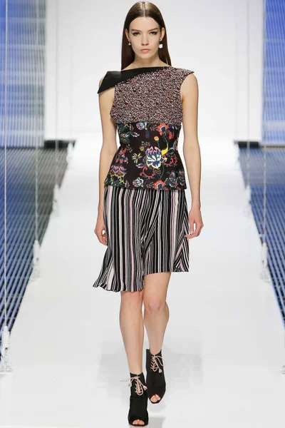 Look 34